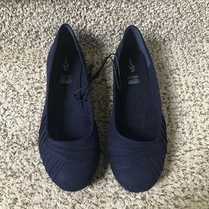 NIB**Navy Flats by East 5th